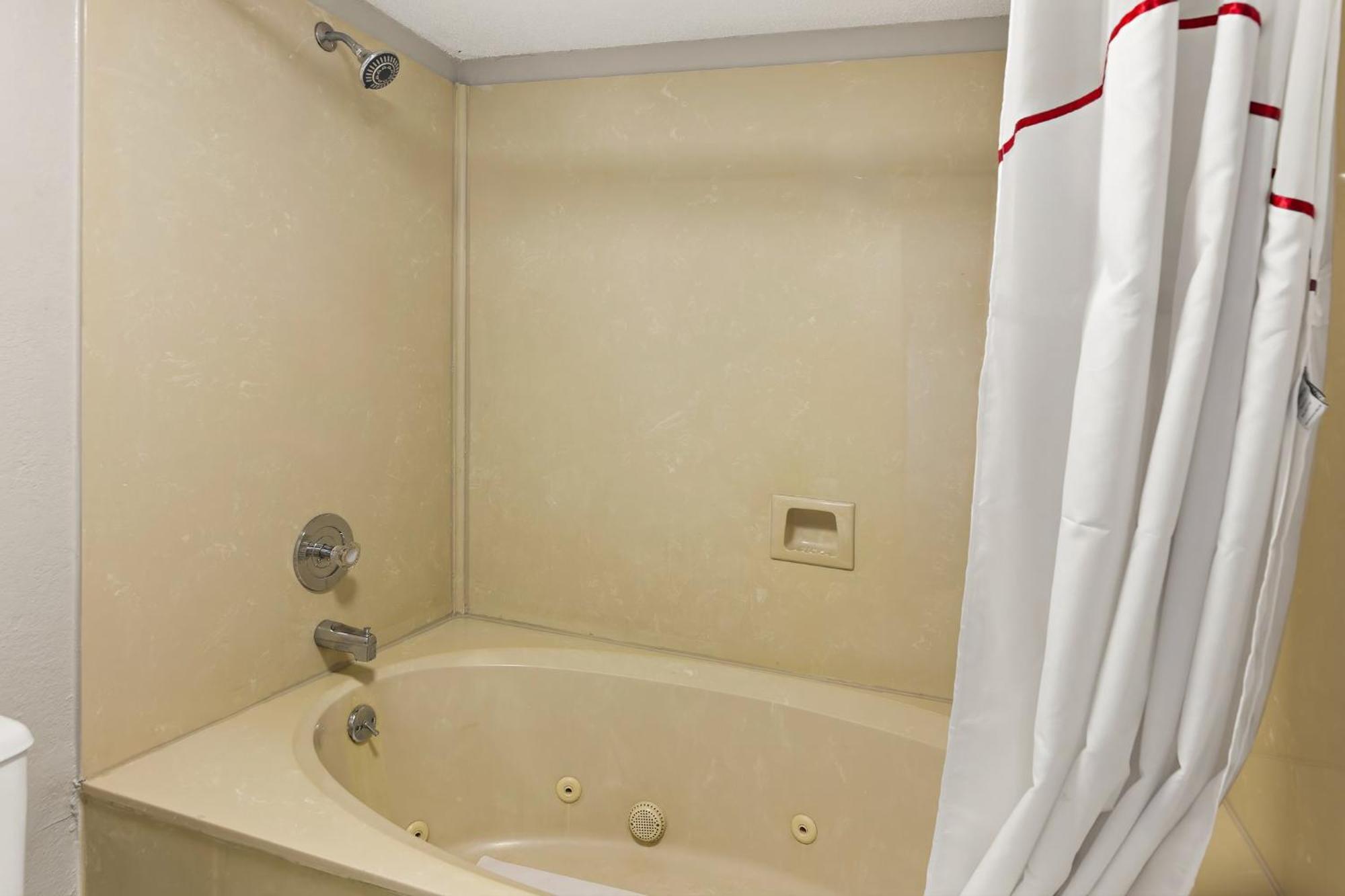 Red Roof Inn & Suites Monroe, Nc Bagian luar foto